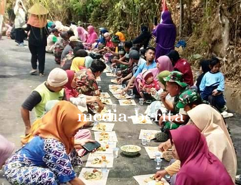 Jalan TMMD Jadi, Warga Kaliloka Gelar Syukuran di Jalan