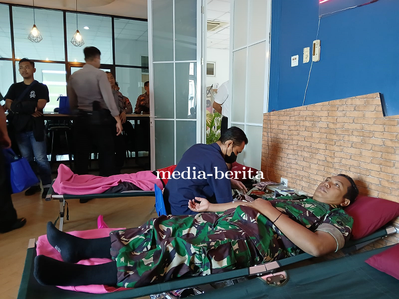 Anggota Kodim 0712 Tegal Donor Darah Dalam Rangka HUT Bank BPD Jateng
