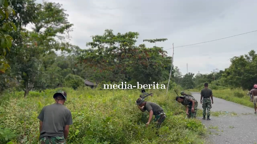 Prajurit Yonif TP 860/NSK Gotong Royong Bersihkan Jalan Kampung Uri - Botawa, Warga Beri Apresiasi T