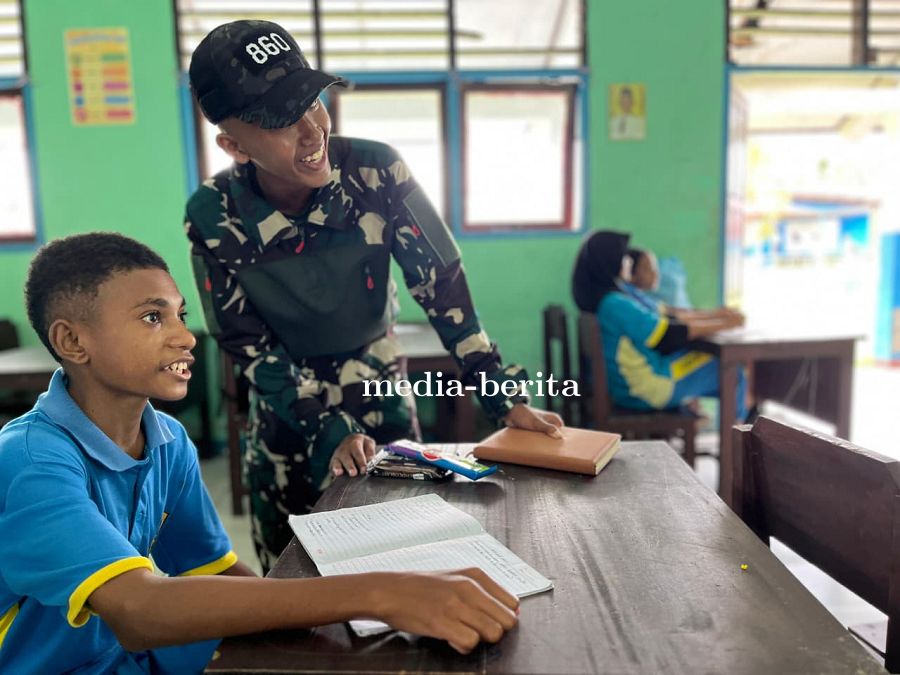 Tentara Kreatif Mengajar dengan Hati, Prajurit Yonif TP 860/NSK Bangkitkan Semangat Belajar Siswa di