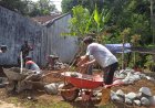 Danramil Dan Babinsa Bantu Pembuatan Pondasi Rumah Milik Warga Binaan