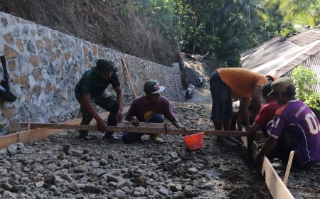 Menentukan Kualitas Serka Munasibun dan Rusmaji Pastikan Rabat Beton TMMD Sesuai Standar