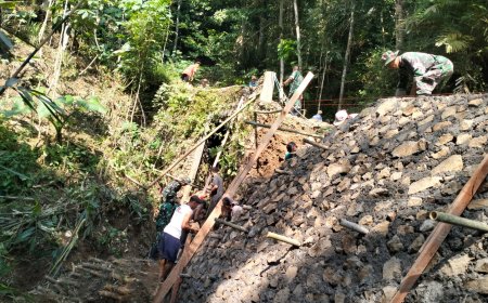 Setapak Demi Setapak Talud TMMD Mulai Menguatkan Jalan dan Harapan Warga Gumelem Kulon