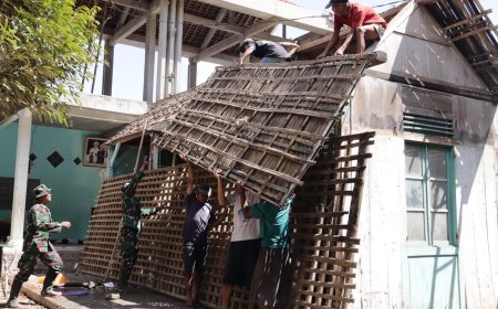 Atap Lama Diturunkan Harapan Baru Ibu Misem Mulai Dibangun Lewat TMMD