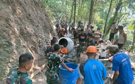 Kebersamaan TNI Polri dan Warga Pacu Pengecoran Jalan TMMD Capai 48 Persen