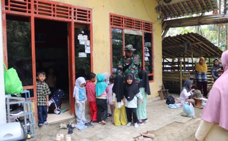 Serka Munasibun Jadi Idola Anak PAUD di Tengah Kesibukan Pembangunan TMMD