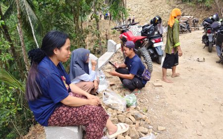 TMMD Bawa Berkah bagi Toni Penjual Sayur Keliling yang Kini Dagangannya Kian Laris