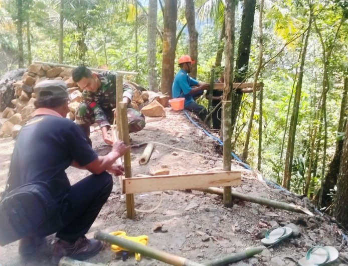 Mengukur Asa dari Pos Kamling Pak Wondo Ikut Wujudkan Semangat TMMD di Gumelem Kulon