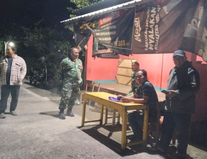 Ronda Malam Pererat Kemanunggalan TNI dan Warga di Gumelem Kulon