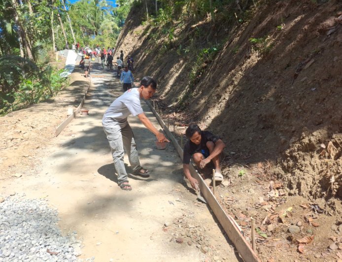 Sekdes Katim Kawal Pengecoran Jalan, Pastikan Pekerjaan TMMD Berjalan Maksimal