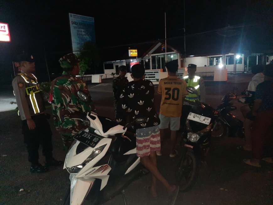 Patroli Kolaborasi Koramil 03 Wanadadi dan Polsek Wanadadi Sambangi Anak Muda