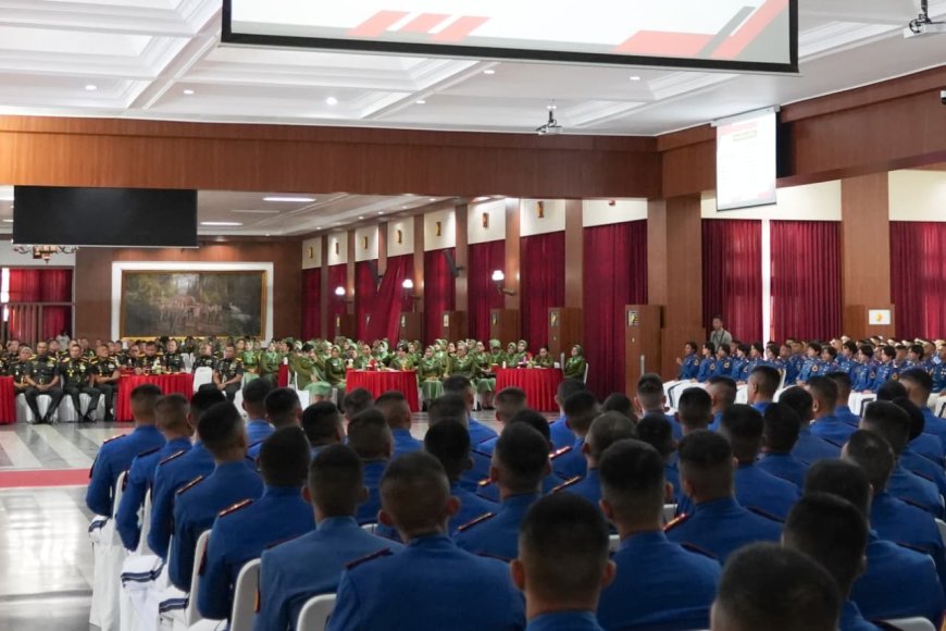 Pangdam IV Diponegoro Dampingi Kasad Bekali Taruna Akmil Siapkan Pemimpin TNI AD Menuju Indonesia Emas 2045