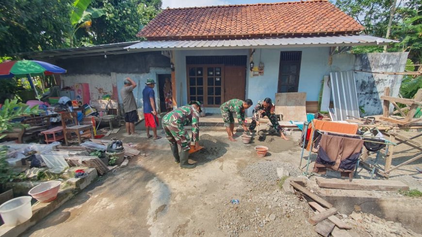 TNI Gotong Royong Renovasi RTLH di Mertasari Wujud Kepedulian Koramil 08 Purwanegara