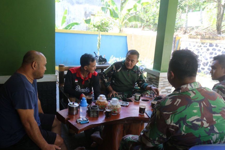 Canda di Tengah Keringat Keakraban Satgas TMMD dan Katim Warnai Pembangunan Jalan Desa