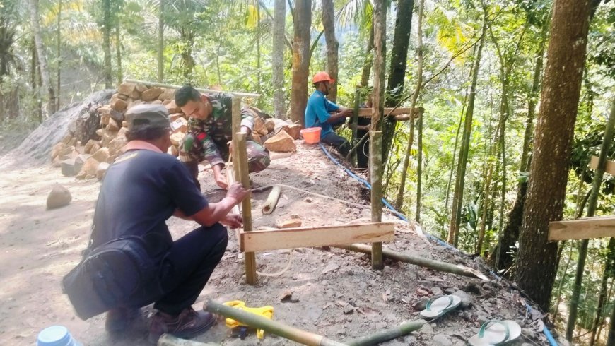Mengukur Asa dari Pos Kamling Pak Wondo Ikut Wujudkan Semangat TMMD di Gumelem Kulon