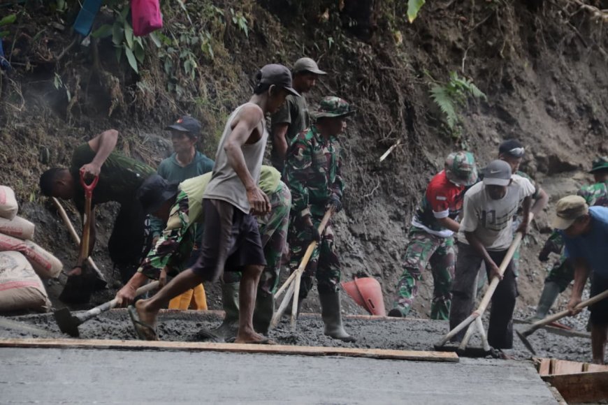 Serka Munasibun dan Warga Berpacu Waktu Rampungkan Rabat Beton TMMD