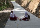 Pulang Sekolah Tak Lagi Sekadar Lewat Yubna dan Quin Nikmati Jalan Baru Hasil TMMD