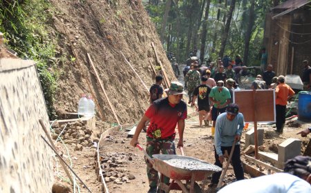 Angkong Tak Pernah Berhenti Semangat Pratu Angga Menggerakkan Pembangunan TMMD