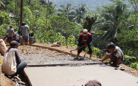 Pak Sakum Jadi Teladan Semangat Gotong Royong Hidupkan TMMD