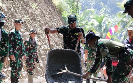 Angkong Jadi Andalan Gotong Royong TNI dan Warga Tak Kenal Lelah di Gumelem Kulon