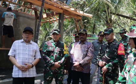 Pos Kamling Berbentuk Limas Simbol Kebersamaan Warga Gumelem Kulon