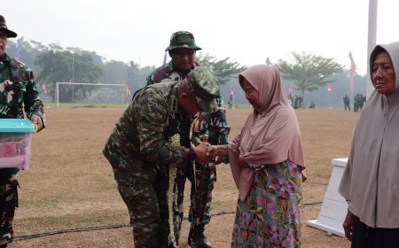 Danrem 071 Wijayakusuma Berikan Bingkisan Sembako Lengkapi Kesan Humanis Penutupan TMMD ke-129
