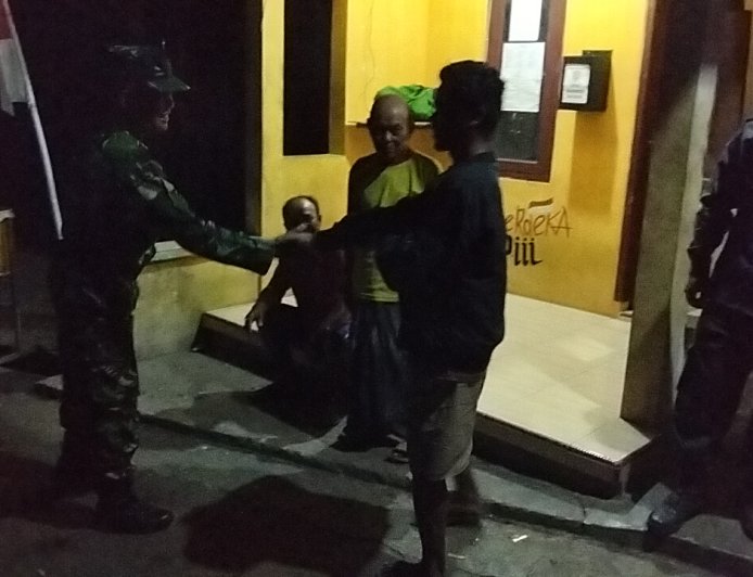 Bersama Linmas dan Babinsa Melaksanakan Patroli Malam