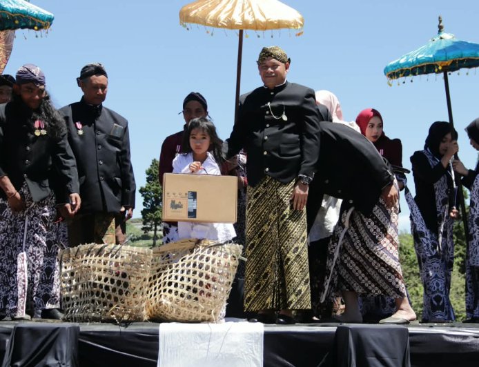 Dandim Banjarnegara Hadiri Prosesi Sakral Pemotongan Rambut Gimbal di Dieng Culture Festival 2026