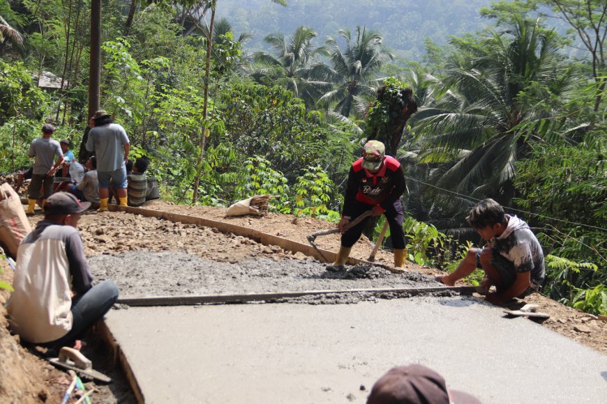 Pak Sakum Jadi Teladan Semangat Gotong Royong Hidupkan TMMD