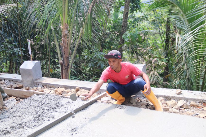 Sentuhan Akhir untuk Jalan TMMD Reguler ke-129 Impian Warga