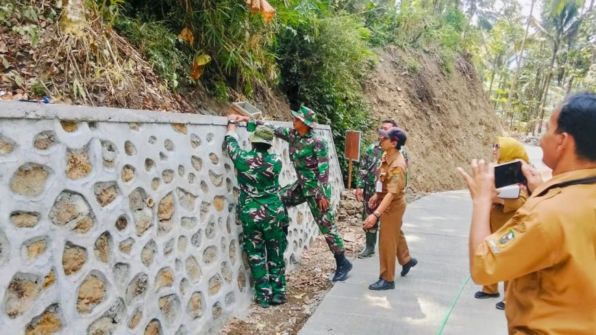 Cek Langsung ke Lapangan Dispermades Pastikan TMMD Berjalan Sesuai Harapan