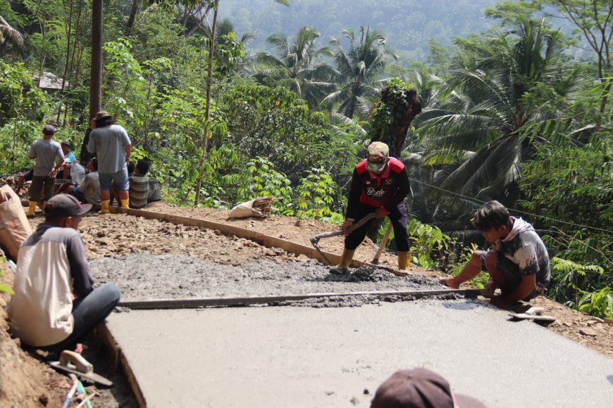 Pak Sakum Jadi Teladan Semangat Gotong Royong Hidupkan TMMD