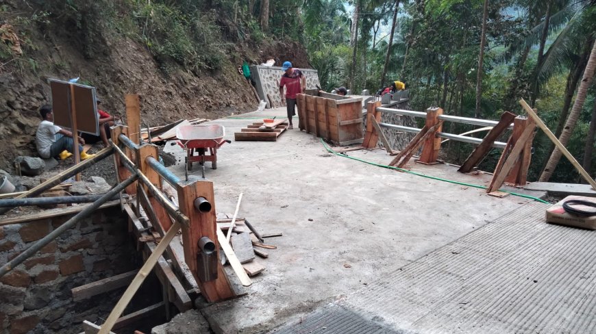 Bekisting Brug Dipasang Satgas TMMD Pastikan Plat Beton Kokoh