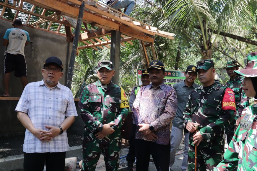 Pos Kamling Berbentuk Limas Simbol Kebersamaan Warga Gumelem Kulon