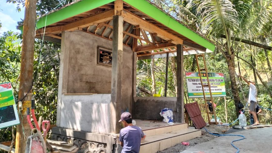 Tinggal Finishing Pos Kamling Berbentuk Limas TMMD Gumelem Kulon Capai 97 Persen