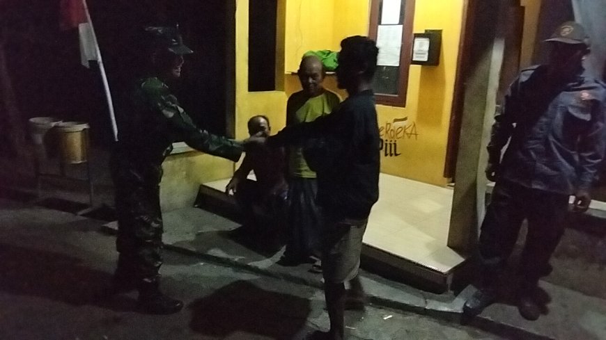 Bersama Linmas dan Babinsa Melaksanakan Patroli Malam