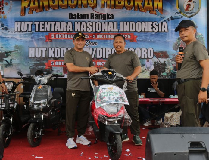 Semarak HUT ke-81 TNI Kodim Banjarnegara Gelar Jalan Sehat Pererat Kebersamaan Keluarga Besar